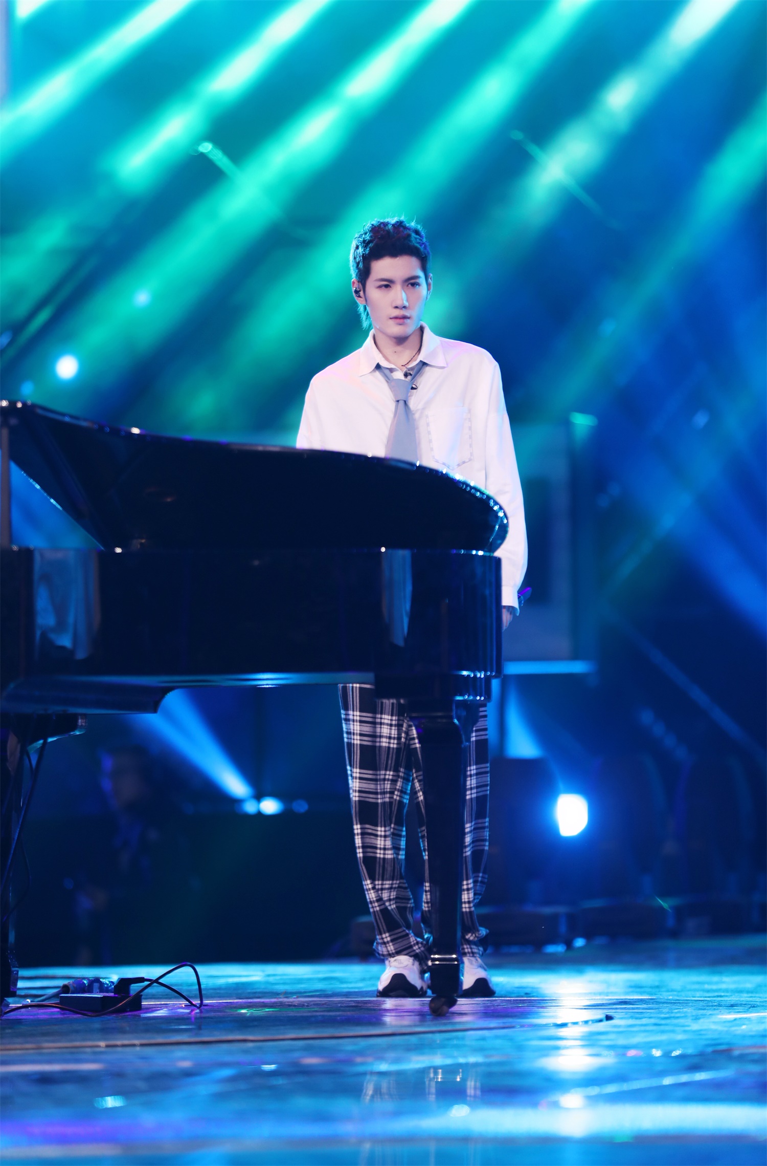 FLY横扫BRO,Xiaohu开启传奇时刻强强对话八强赛,点燃全场激情 FLY横扫BRO,Xiaohu开启传奇时刻强强对话八强赛,点燃全场激情