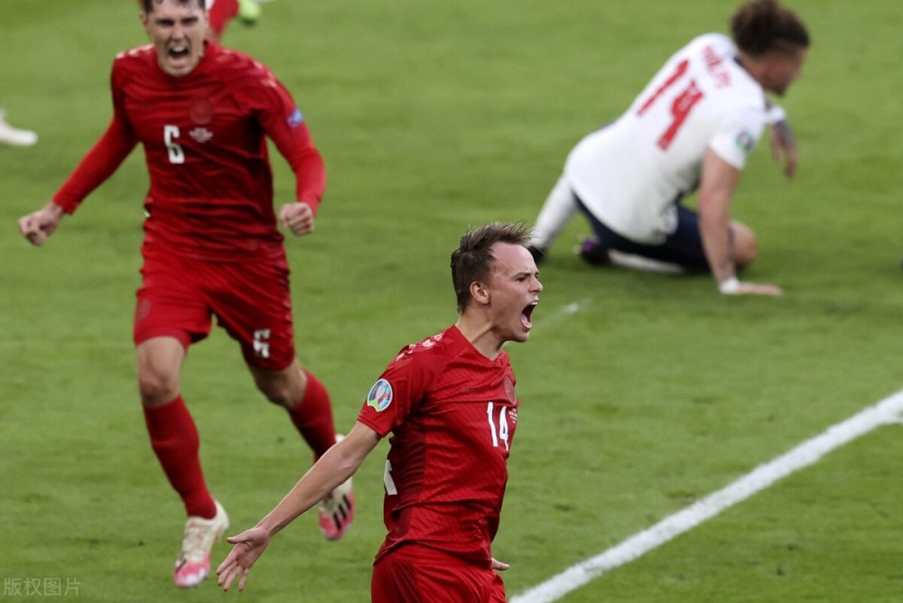 开云体育app-英格兰队鏖战日本队，张继科扛起全队