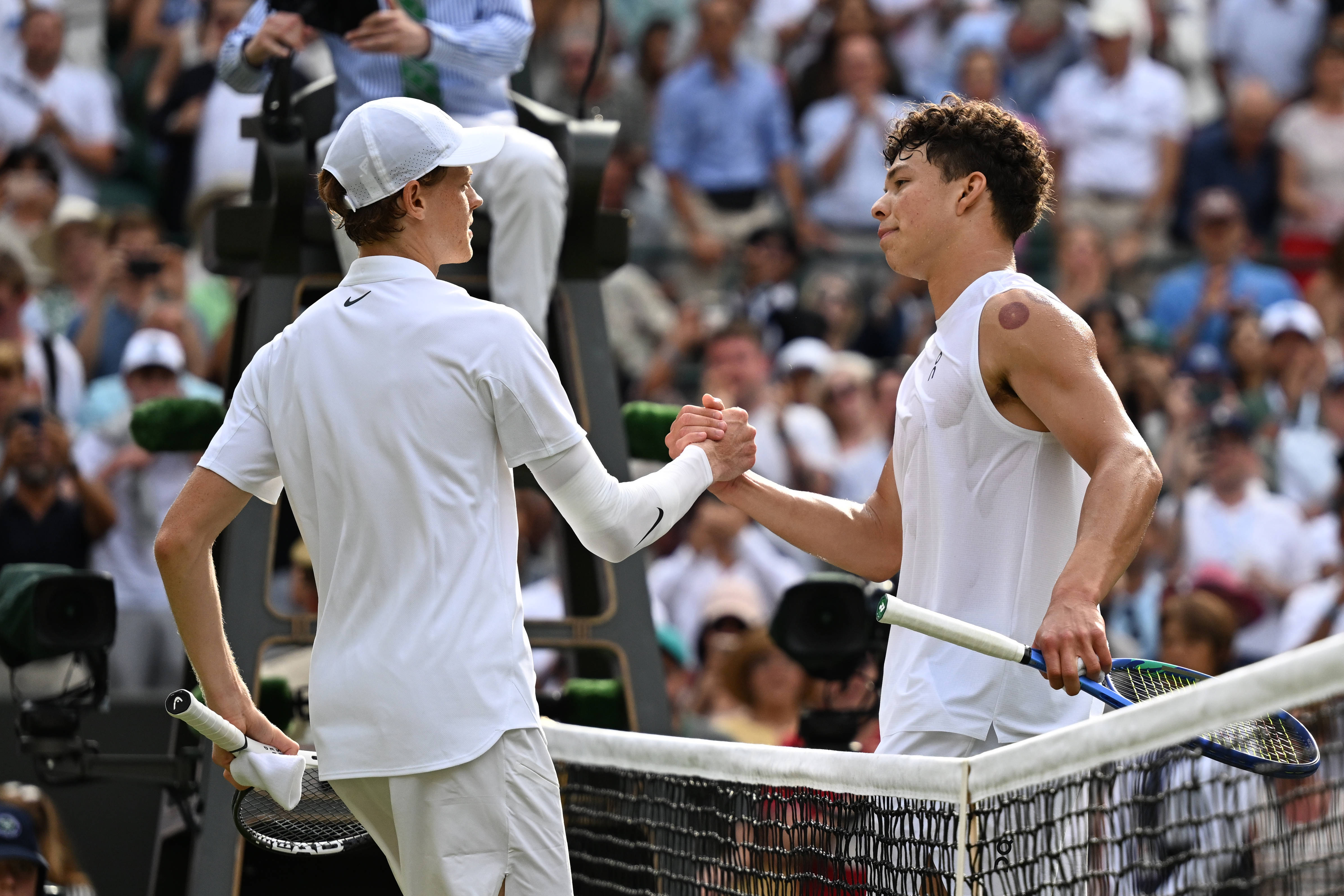 开云体育登录-美网险胜温网，辛纳刷新纪录