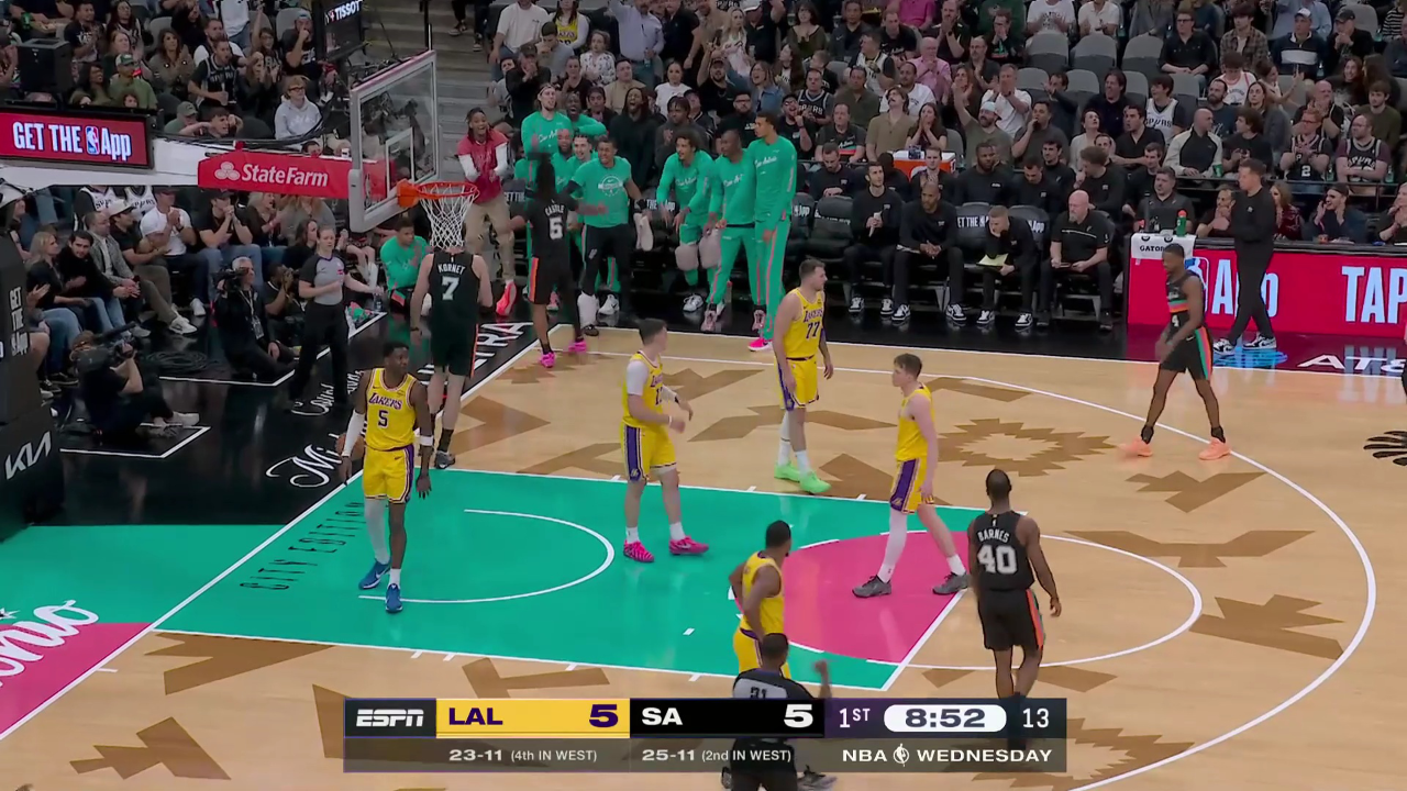 开云体育入口-湖人绝杀独行侠，麦科勒姆统治全场